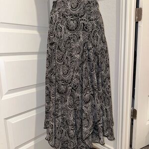 Chic Asymmetrical Paisley Skirt in Black and White